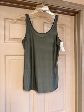 No Boundaries Women’s Size Large Olive Green Scoop Neck Silky Soft Tank Top